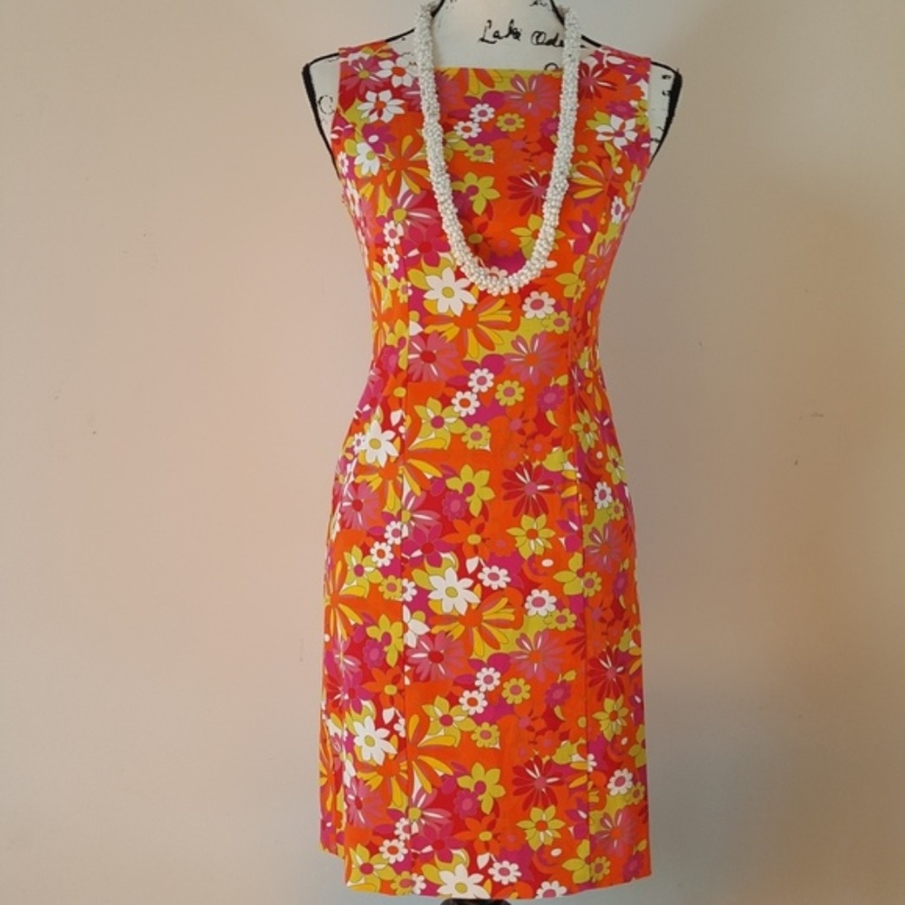 Beautiful slim fitting floral dress